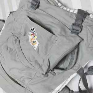 エルゴの抱っこひもにはポケットが2つもある