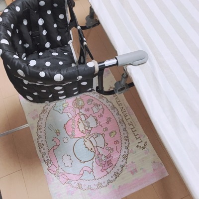 子どもの食事にはレジャーシートを敷くのがおすすめ