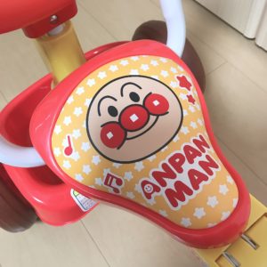 アンパンマンオールインワンUP2のサドルの写真